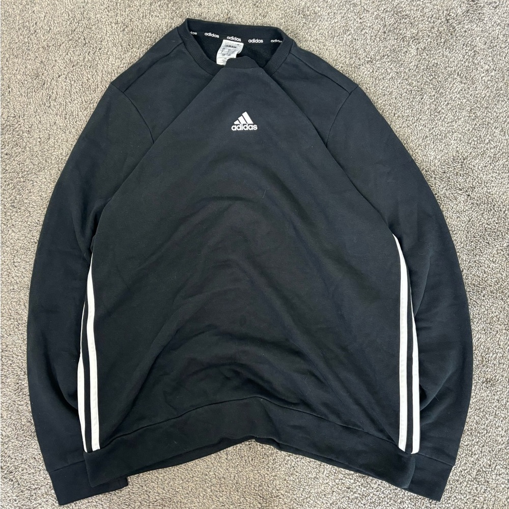 Black adidas center logo crewneck‎